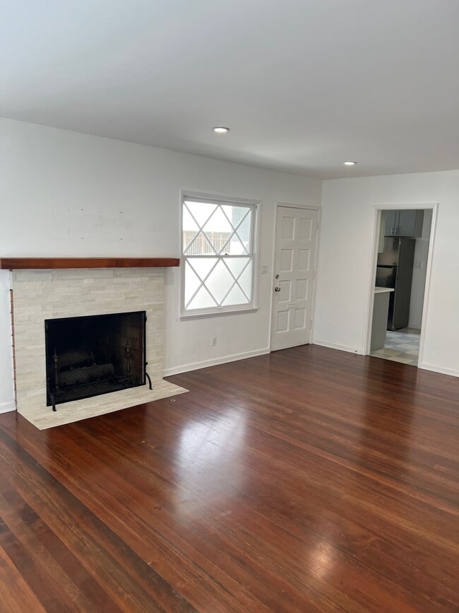 Living room - 1606 Westerly Ter Unit 1606 Westerly Terr