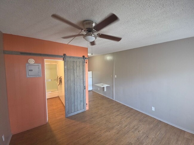 Building Photo - 13501 S Inglewood Ave Unit 135th - 07