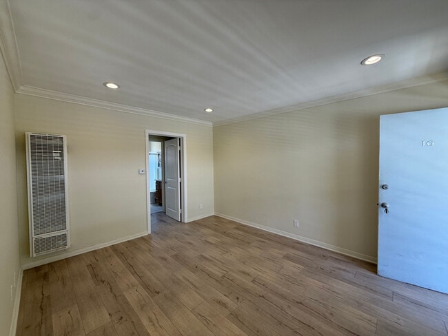 Photo - 3753 S Barrington Ave Unit 16