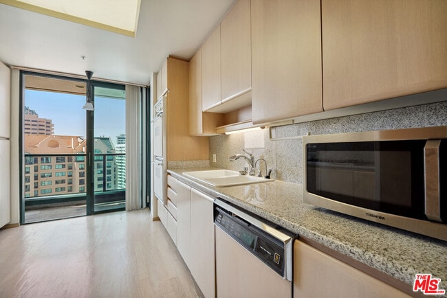 Photo - 10490 Wilshire Blvd Unit 1402
