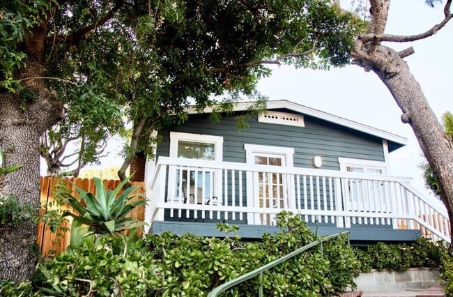 1.0 bedroom in Los Angeles California 90039 - 1.0 bedroom in Los Angeles California 90039 Condo Unit Bungalow 2319