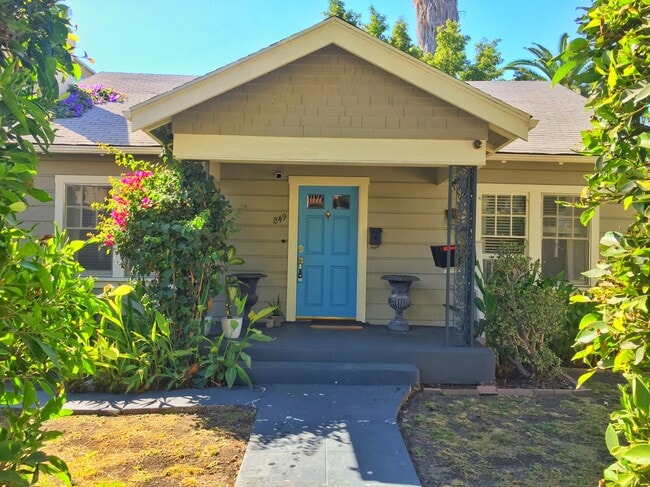 Entrance - 849 N West Knoll Dr