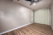 2BR, 1BA - 515SF - Second Bedroom - 1819 Workman St