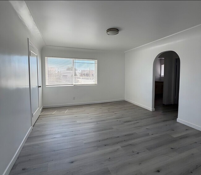 Photo - 519 W 42nd Pl