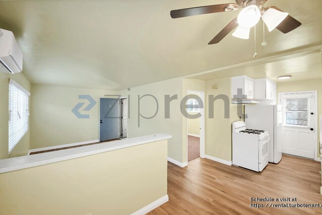 Photo - 9226 Palm St