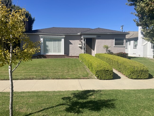 Photo - 1235 E Armando Dr House