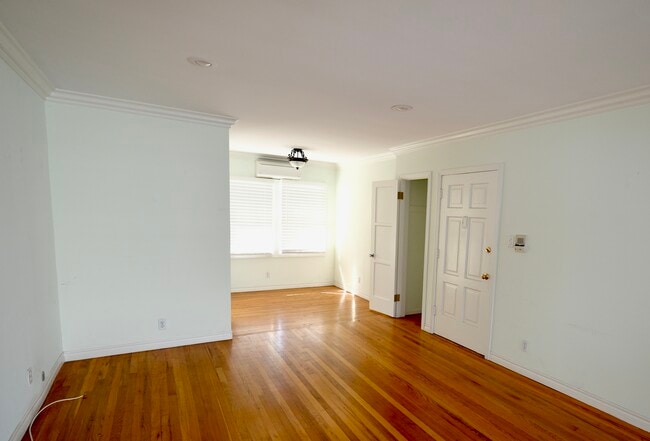Photo - 1701 Stearns Dr Unit Apartment 4