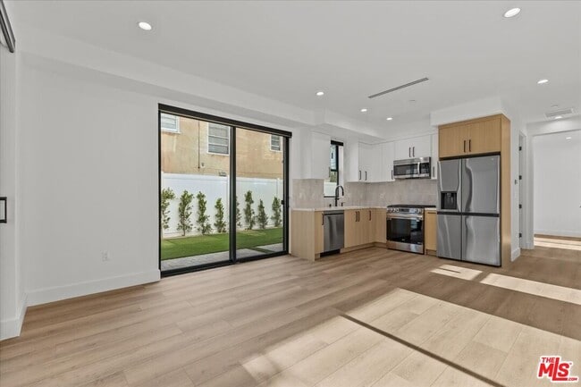 Photo - 4823 Satsuma Ave Townhome