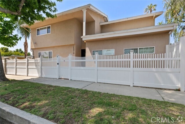Building Photo - 15419 Valerio St Rental