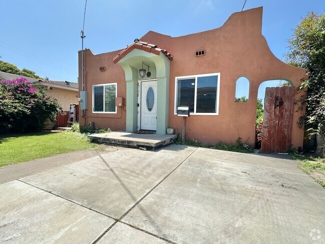 Building Photo - 3781 Clinton St Unit 3781 A Rental