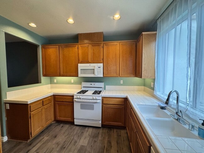Photo - 74 Seacountry Ln
