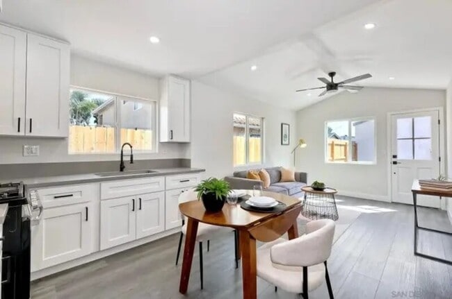 Photo - 1059 Emory St Unit 3