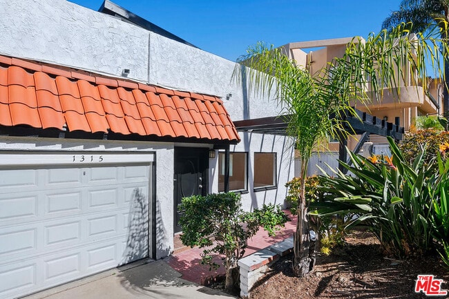 Building Photo - 1315 17th St Unit 1 Rental