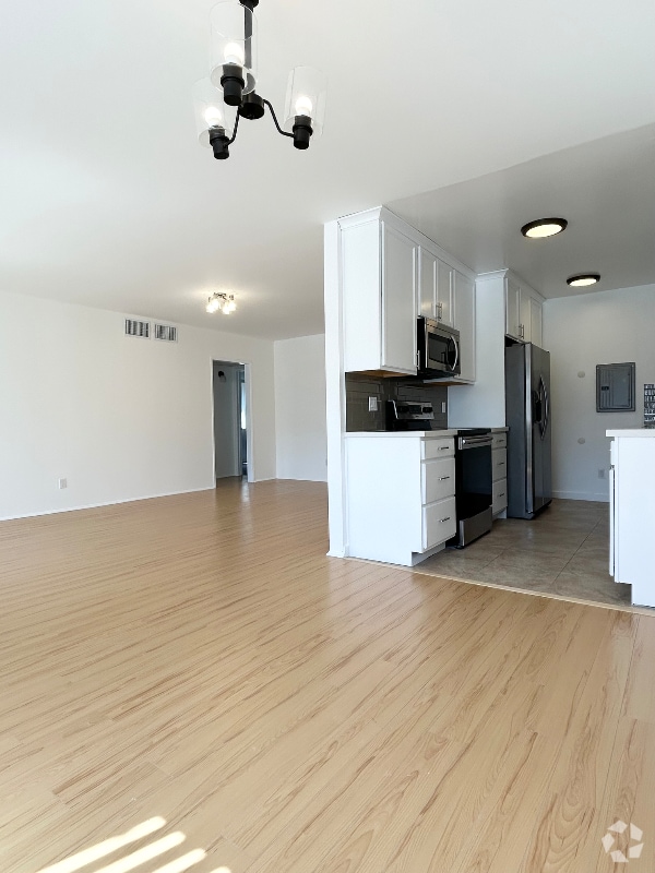 Building Photo - 1849 S Bentley Ave Unit 203 Rental