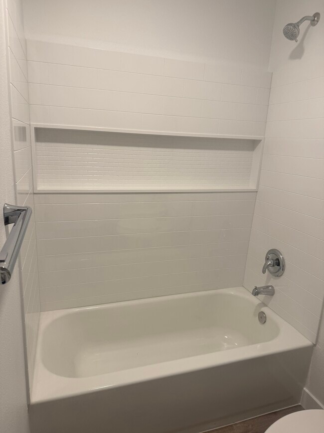 Photo - 1487 Claremont Pl