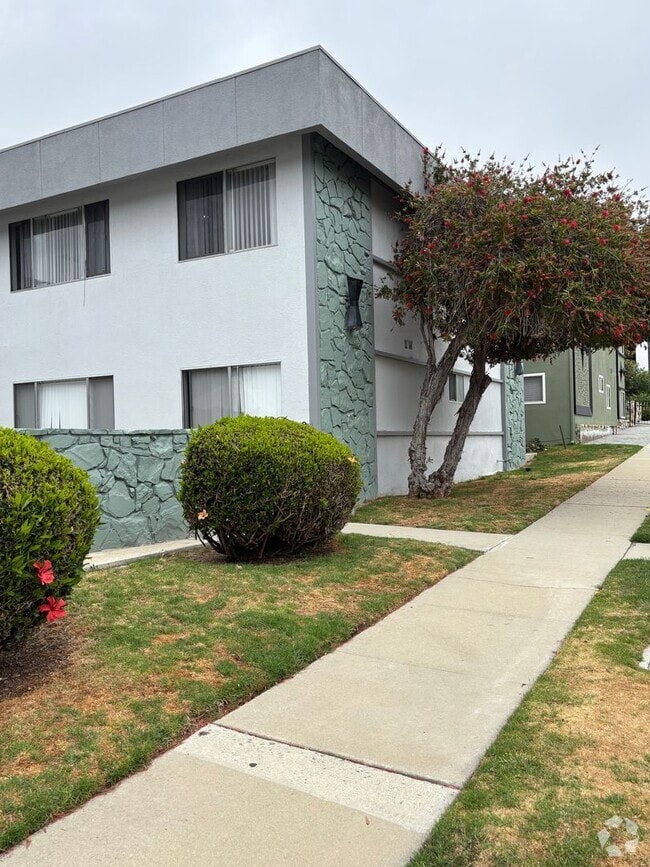 Building Photo - Upgraded 1 Bedroom In Torrance with Parkin... Unit B Rental