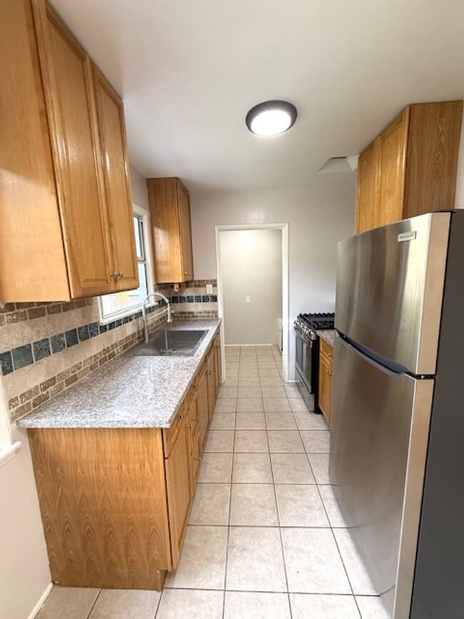 Photo - 2830 Montrose Ave Unit #B