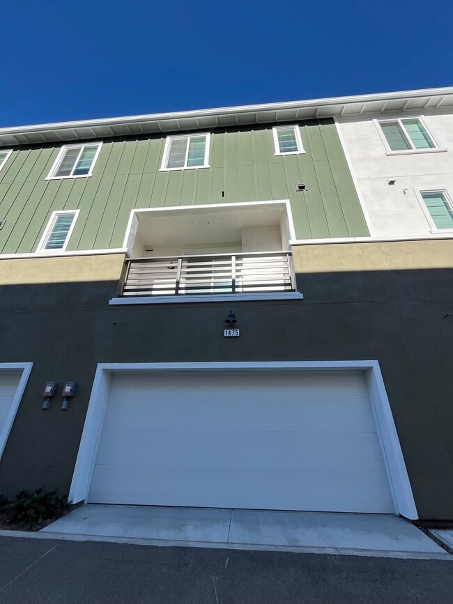 exterior garage back - 1475 Sandbar Ln