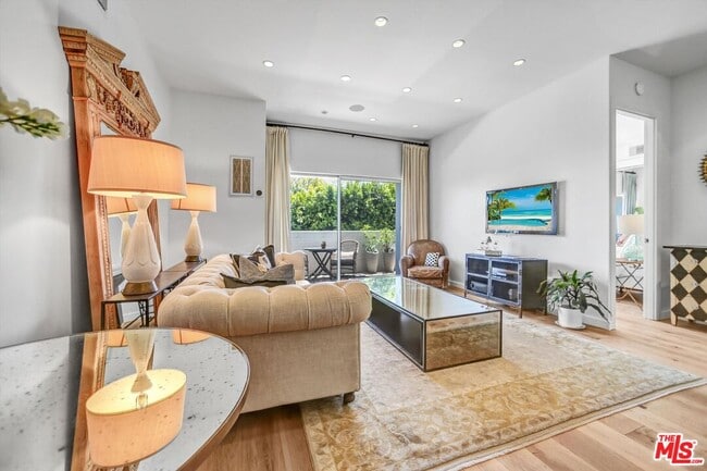 Building Photo - 999 N Doheny Dr Unit 106
