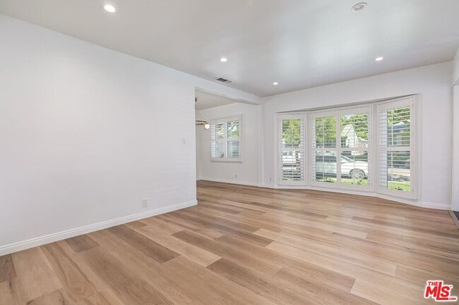 Photo - 10828 Stever St