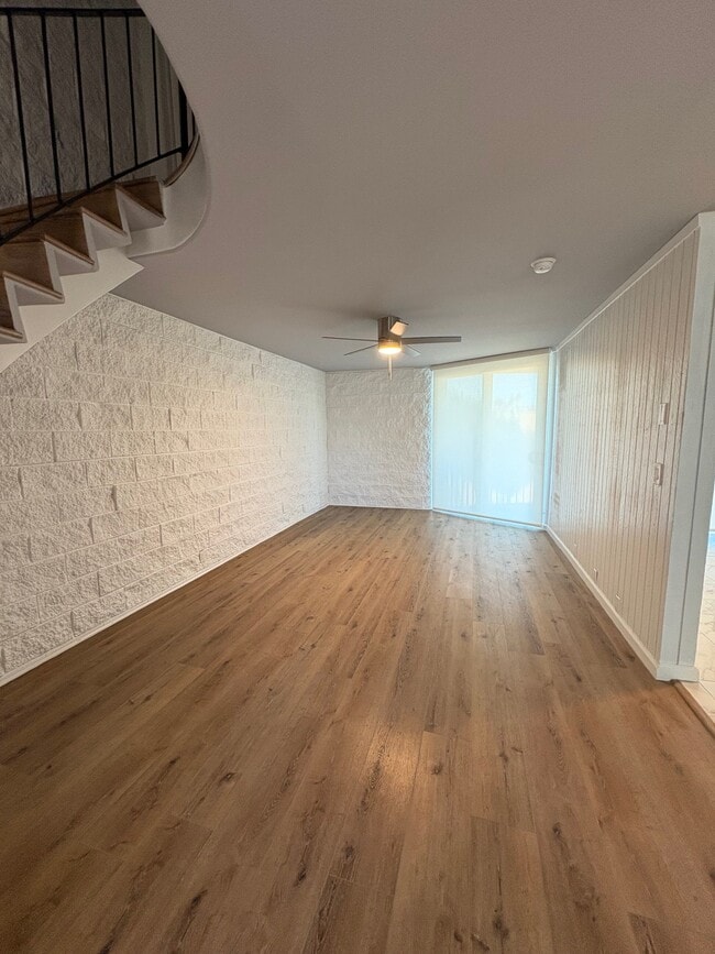 Photo - 240 W Queen St Unit 240