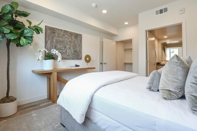 Photo - 740 S Ridgeley Dr Unit 101