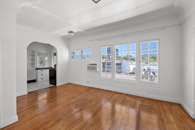 Building Photo - 647 N Spaulding Ave Unit 643 Rental