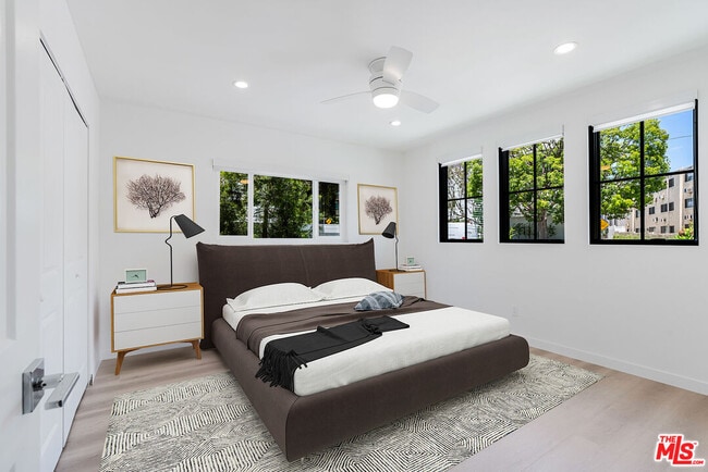 Photo - 527 S Barrington Ave Unit 8