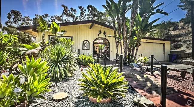 Building Photo - 1327 Hardin Dr Rental