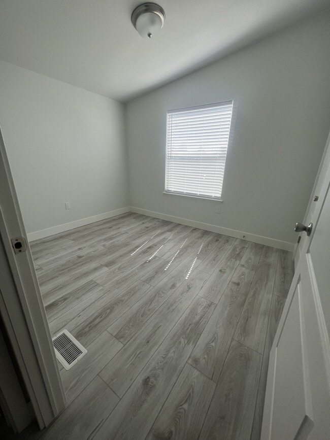 Photo - 1544 Adam St