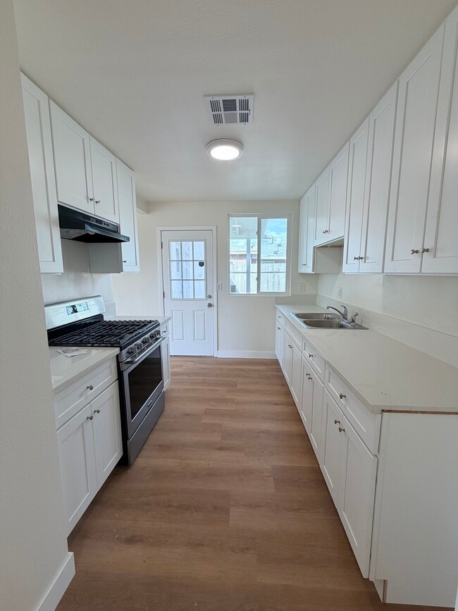 Photo - 7767 Colwyn Ave