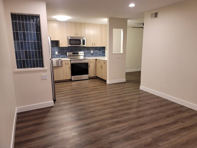 Photo - 745 E Bradley Ave