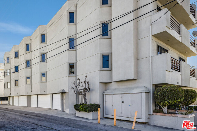 Building Photo - 1216 S Saltair Ave Unit 302 Rental