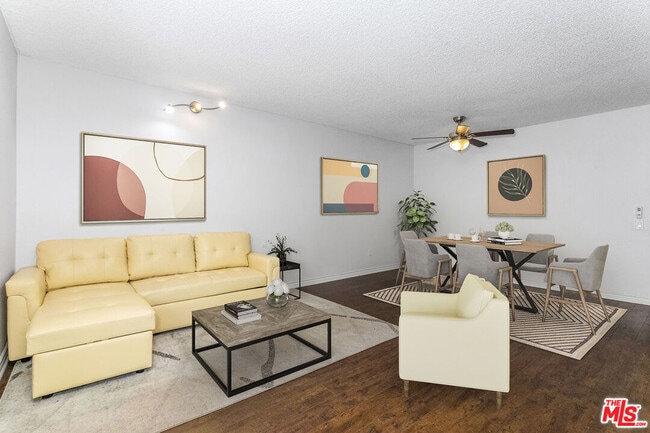 Building Photo - 18350 Hatteras St Unit 138