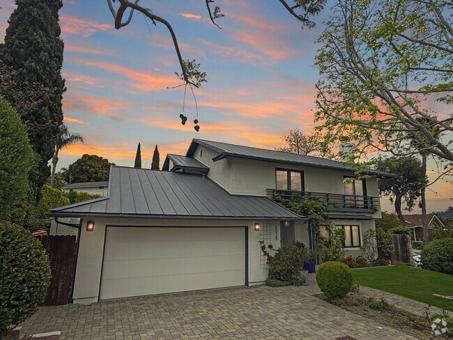 Building Photo - Gorgeous 4B/3BA Home in Carlsbad!