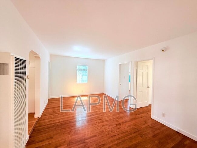 Building Photo - 637 Rose Ave