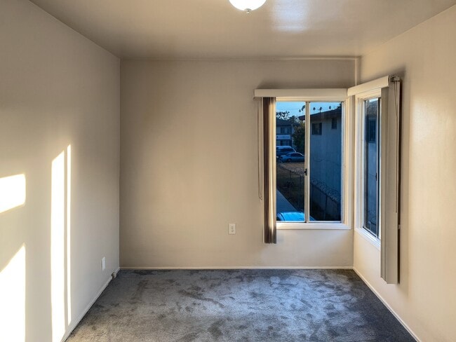 Photo - 1137 3/4-1134 W 90th St