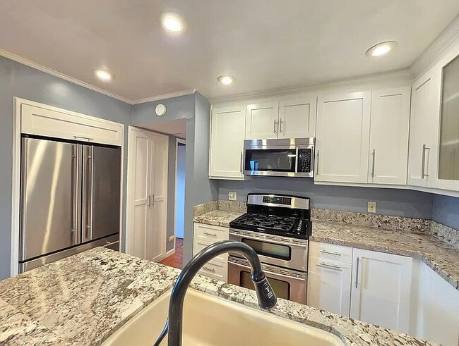Photo - "Charming 2-Bed, 2-Bath Gem in Tarzana - Cozy 830 Sq Ft Retreat!"