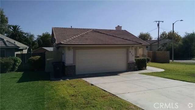 Building Photo - 911 W Hill Dr Rental