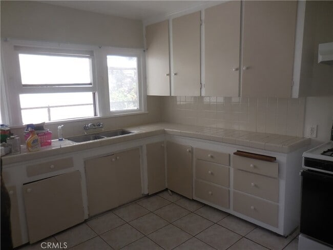 Photo - 959 W 17th St