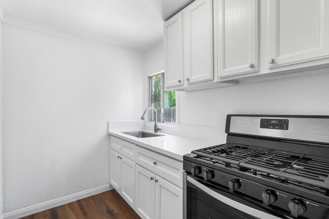 Photo - 4159 Larchwood Plz House Unit 4159B