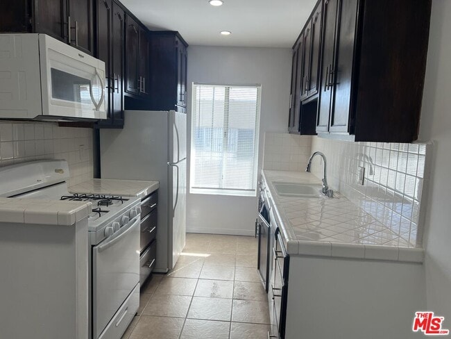 Photo - 1024 N Stanley Ave Unit 6