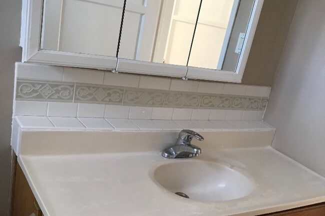 Bathroom - 722 Raleigh St