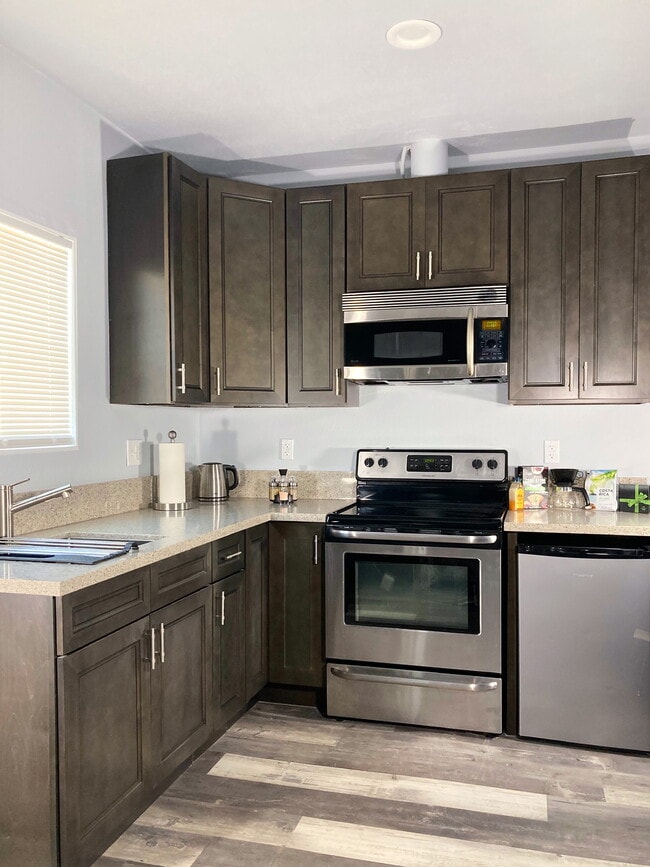 Full kitchen - 1026 W 168th St Unit 1024