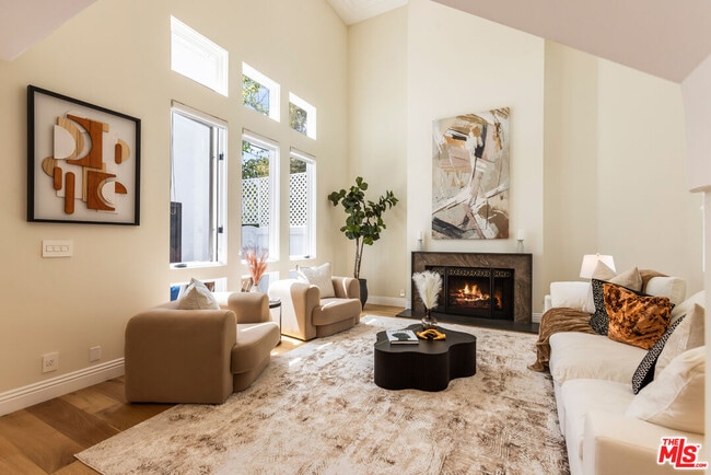 Photo - 869 S Bundy Dr Townhome
