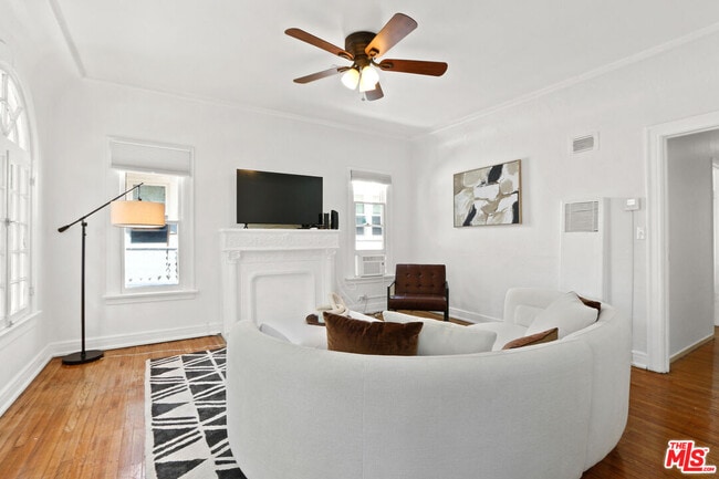 Photo - 444 N Orange Grove Ave Unit 444 1/2