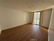 Photo - 575 Esplanade