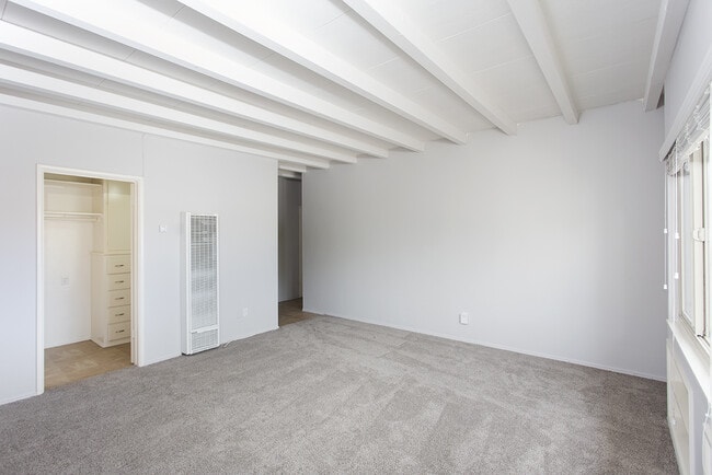 Rare Studio in La Jolla Village with Onsit... - Rare Studio in La Jolla Village with Onsit... Apartment Unit 7427-3