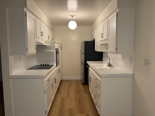 Building Photo - 1117 6th St Unit 203 Rental