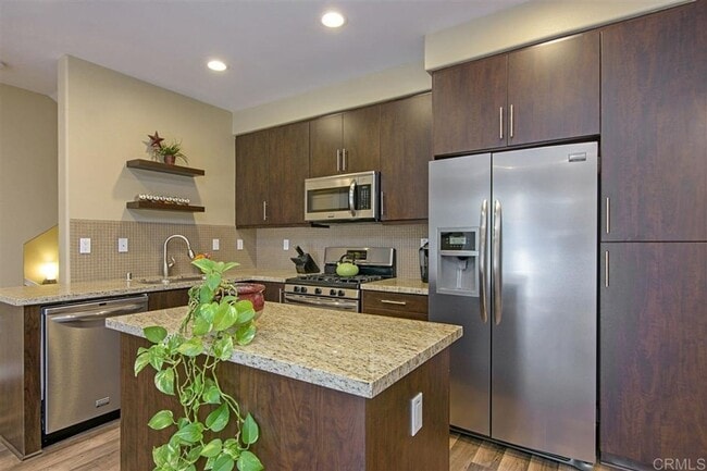 Spacious 2 Bedroom + Office/Den Townhome i... - Spacious 2 Bedroom + Office/Den Townhome i...